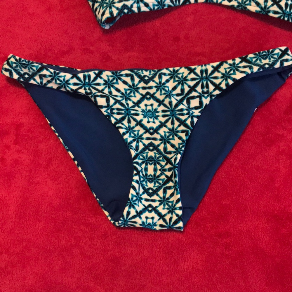 Bikini Set - Picture 2 of 5